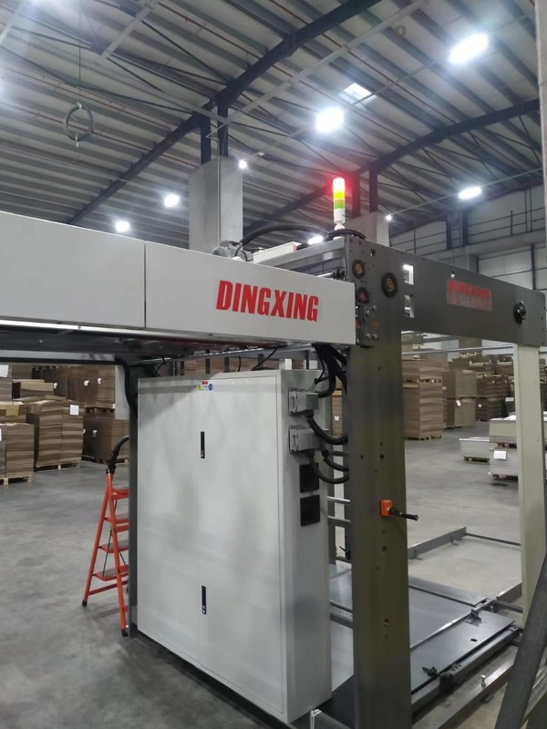 バックフィーダー 3 プライ 5 プライ フルート ラミネーター機械 150m/Min PLC 制御