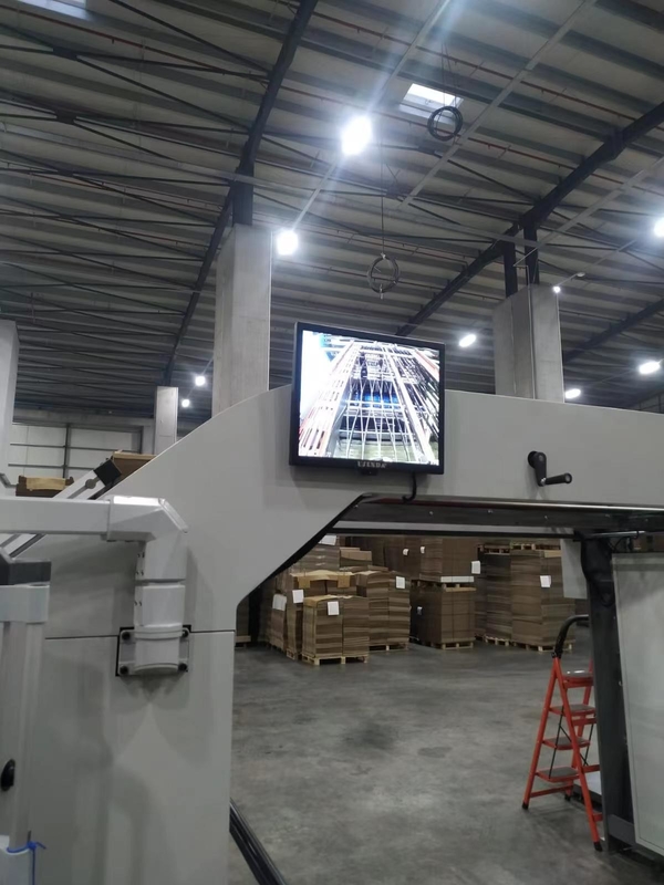 バックフィーダー 3 プライ 5 プライ フルート ラミネーター機械 150m/Min PLC 制御