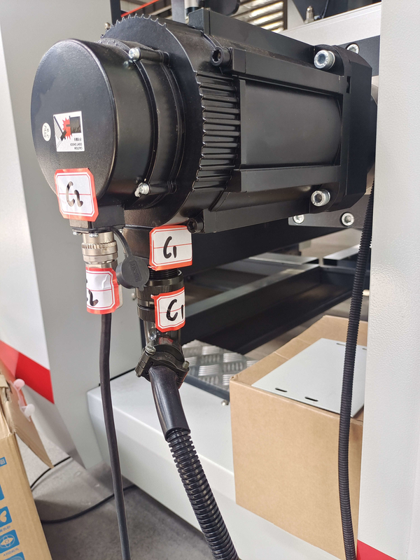 Solute Glueの波形箱のホールダーのGluer 420mm-1900mmのホールダーの貼付機