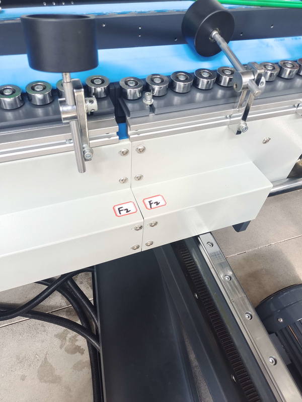 Solute Glueの波形箱のホールダーのGluer 420mm-1900mmのホールダーの貼付機