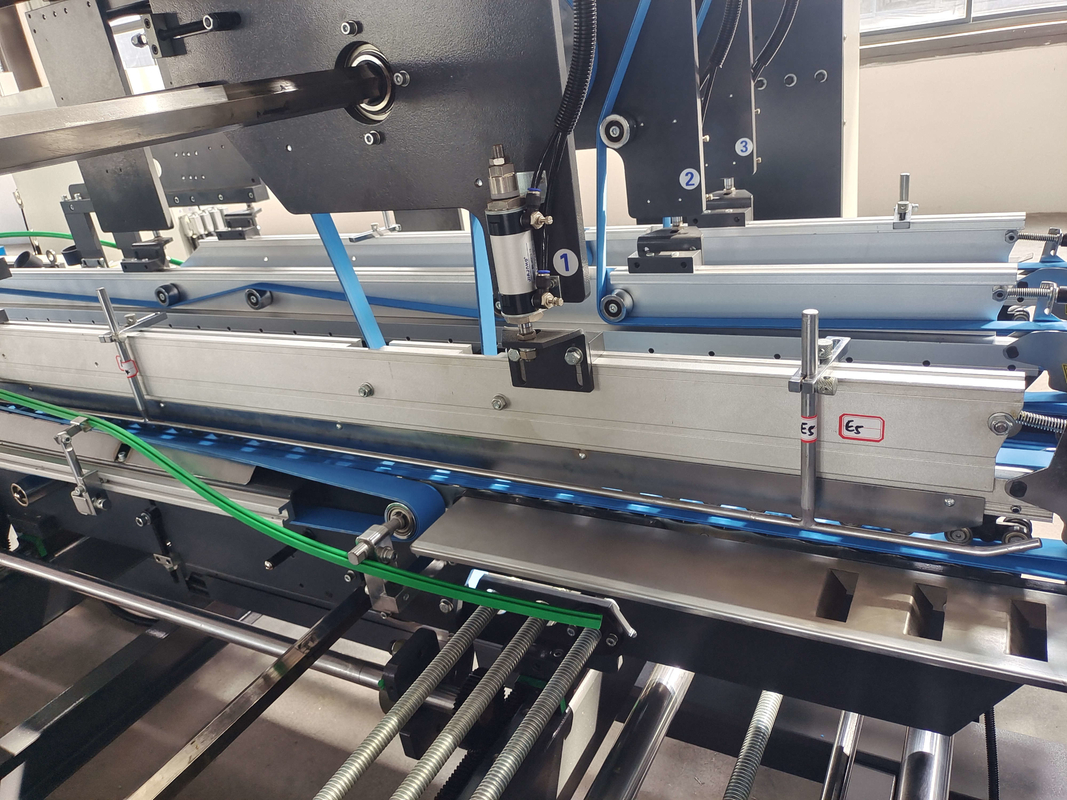 300-800gsm 5 つの層の波形のカートンのホールダーの Gluer 自動フォルダーの接着機械